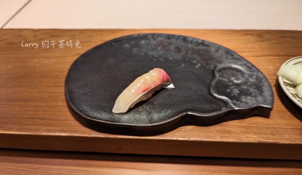 初魚鮨 信義區 新光三越A9 無菜單日本料理 條紋竹莢魚握壽司