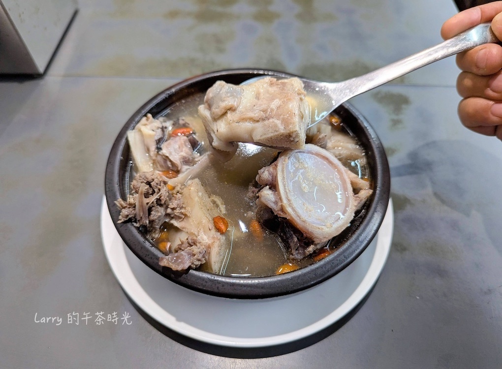 屏東東港, 華僑市場, 曾鮮, 黑鮪魚, 生魚片, 鮪魚龍骨髓湯