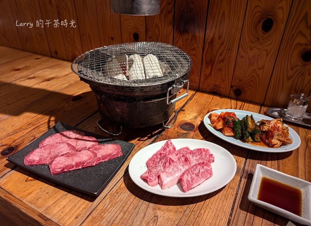 肉屋肉一 Nikuichi, 牛舌, 牛五花, 泡菜拼盤, 烤爐