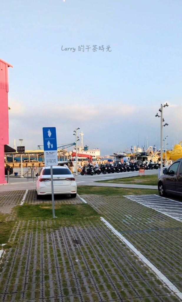 高雄新濱町海洋廚房(原鼓山魚市場), 往海的方向看去