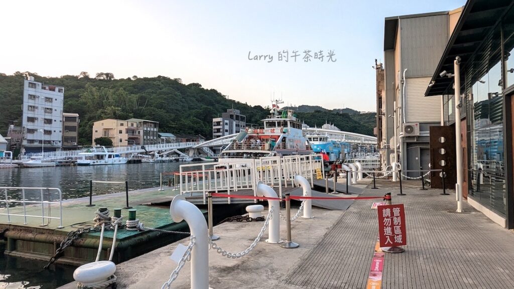 高雄新濱町海洋廚房(原鼓山魚市場), 旁邊的渡輪碼頭