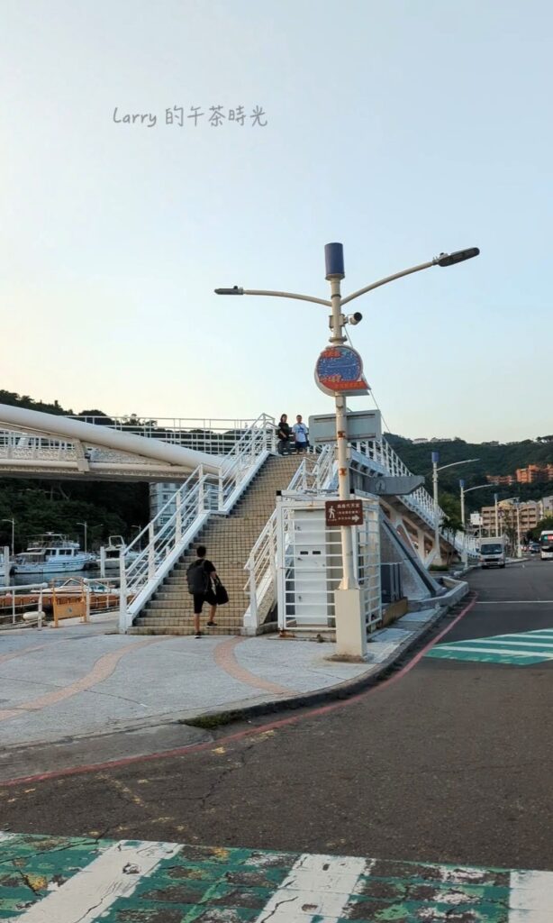 高雄鼓山渡輪站旁的一號船渠景觀橋