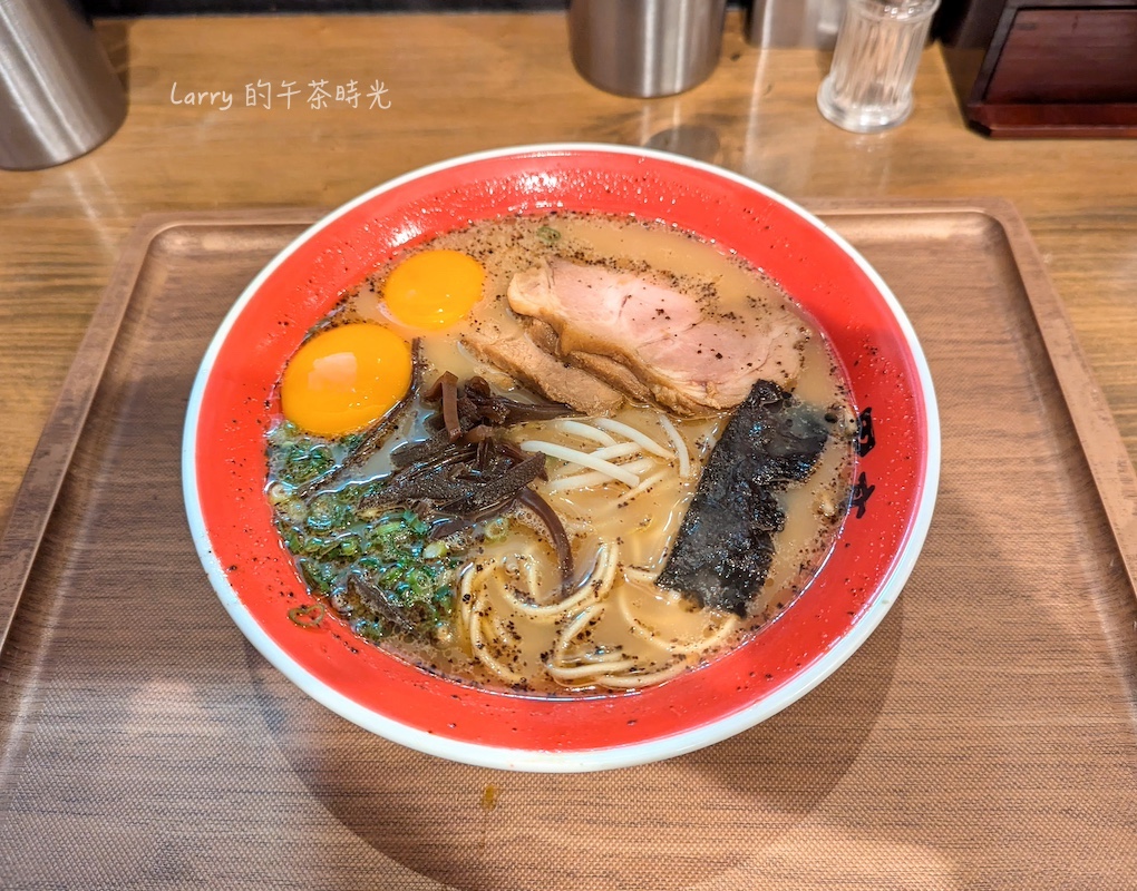 熊本黑亭拉麵 下通店的生雞蛋拉麵