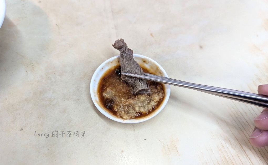 屏東潮州牛肉福創始店的牛雜湯, 各種不同的腸、肚、內臟邊肉