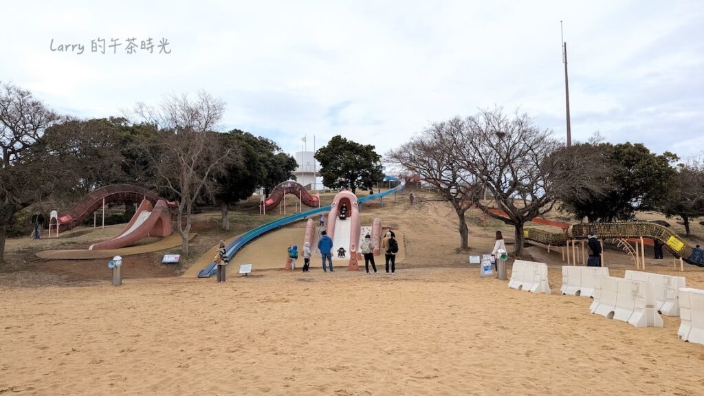 福岡海之中道海濱公園, 兒童遊樂設施、大型溜滑梯