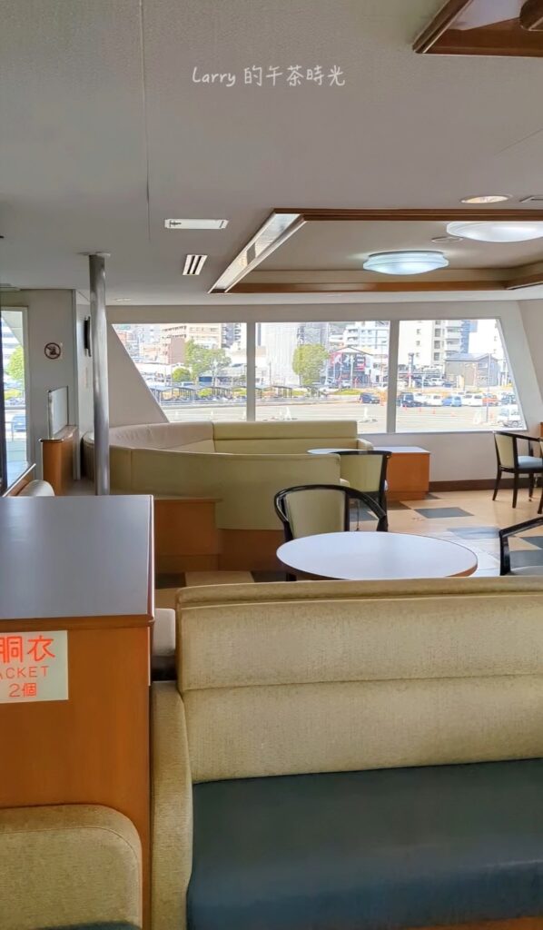 櫻島渡輪船頭的座位區