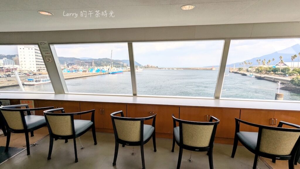 櫻島渡輪船頭的座位區