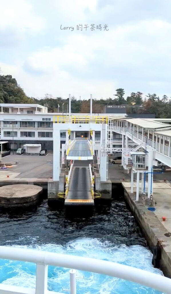 鹿兒島前往櫻島的渡輪,準備在櫻島靠岸