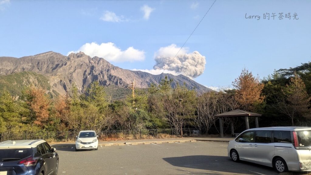 在櫻島的周遊巴士上，看到火山噴發