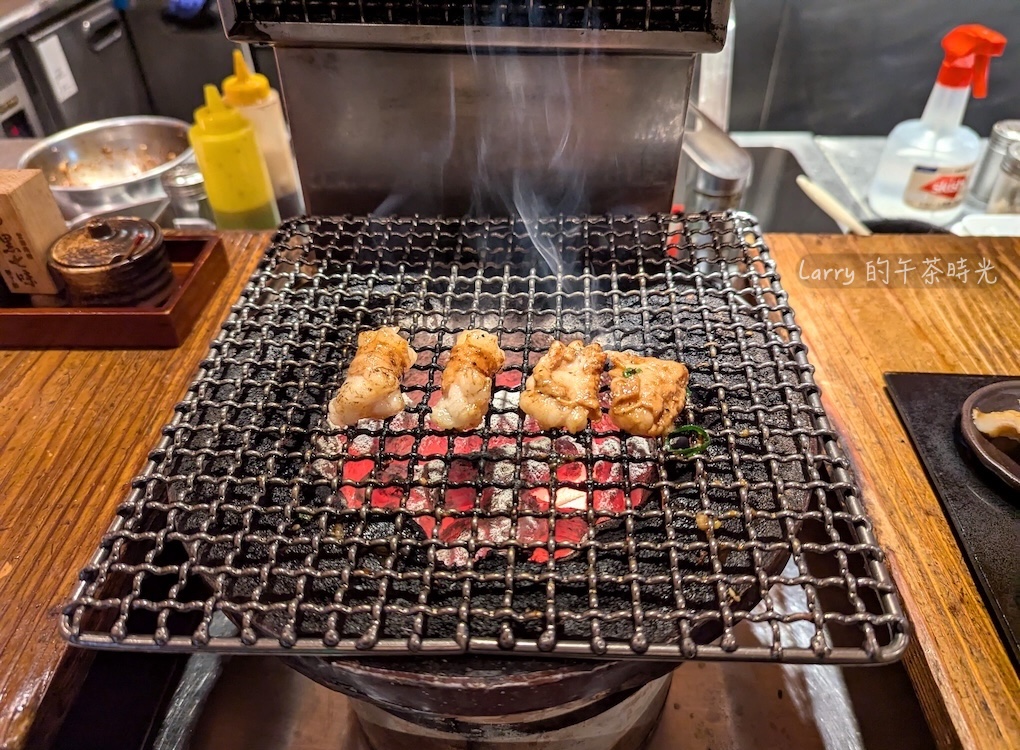 鹿兒島 薩摩內臟舖的牛雜：丸チョウ (丸腸)、炎のてっちゃん (火焰鐵將)