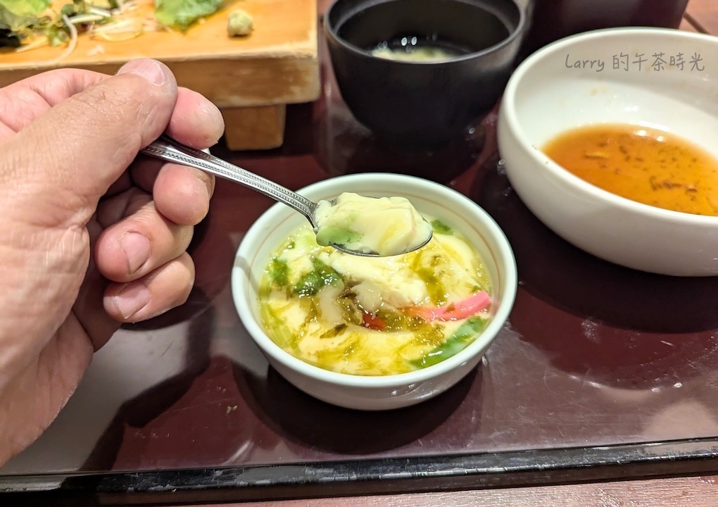 鹿兒島 山形屋食堂的鰤王定食，茶碗蒸上面加石蓴(俗稱海萵苣)的勾芡