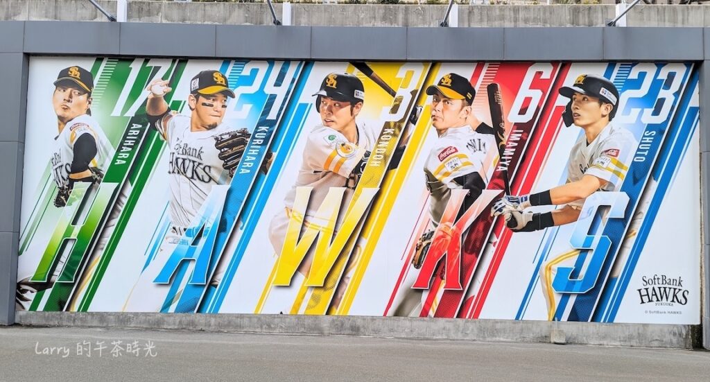 福岡巨蛋球場前，軟銀鷹的球星看板