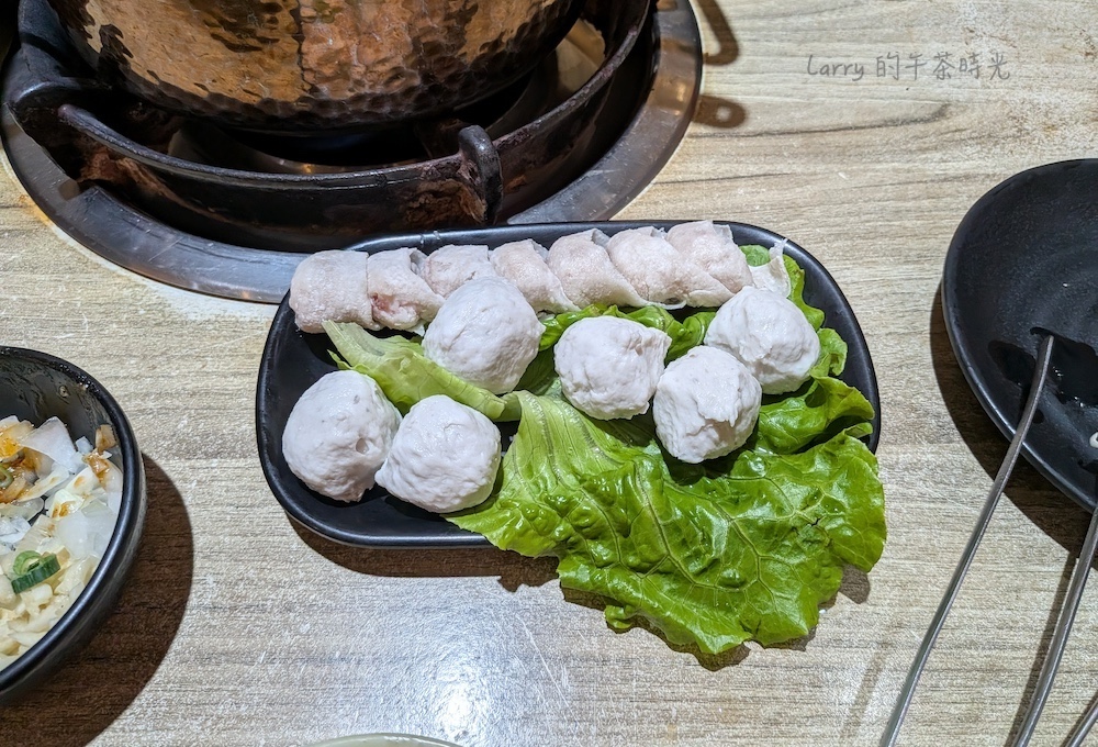 汕頭泉成沙茶火鍋的魚丸魚餃雙拼