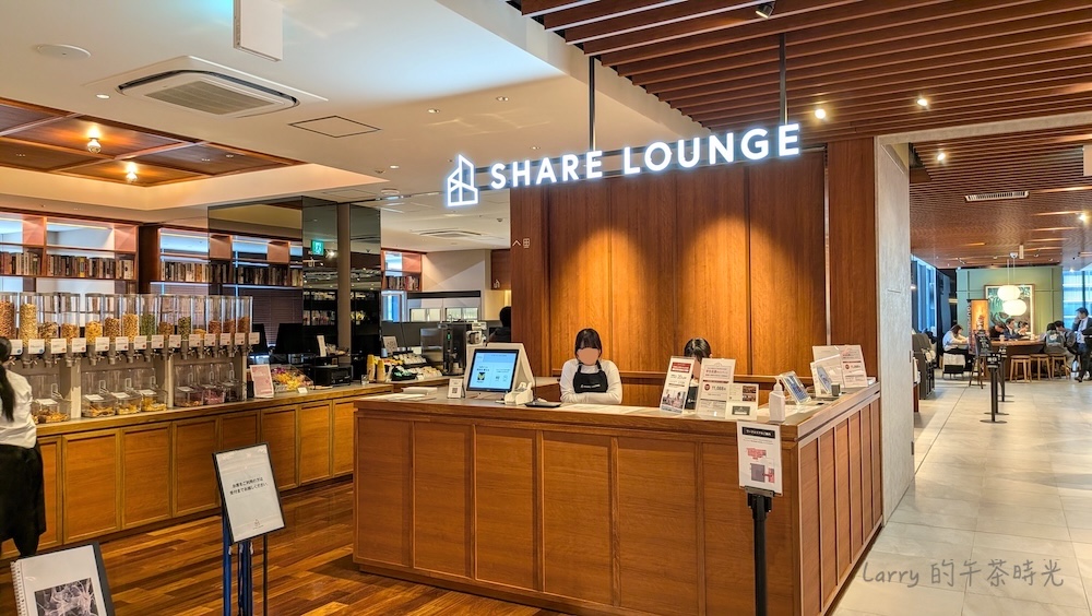 福岡天神 ONE FUKUOKA BLDG. 裡面的蔦屋書店，SHARE LOUNGE 採計時收費