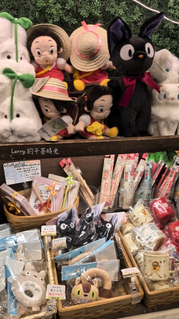 由布院的橡子之森，店內販售的玩偶與商品