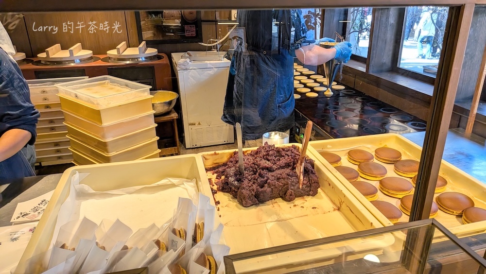 由布院老街的鞠智 cucuchi，以手工現烤銅鑼燒聞名，自製的紅豆泥也非常可口