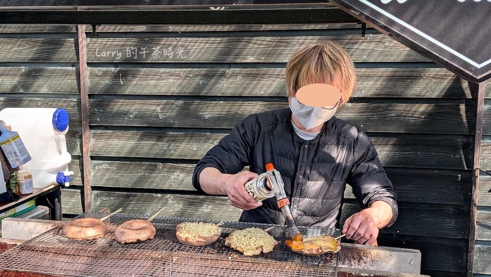由布院老街的 shiitake monster (香菇怪獸)，超大尺寸的現烤香菇