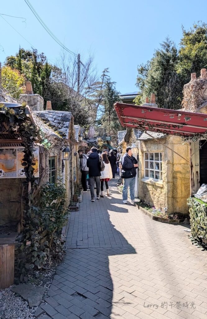 由布院「湯布院花卉村」，沿著童話風的小巷前進