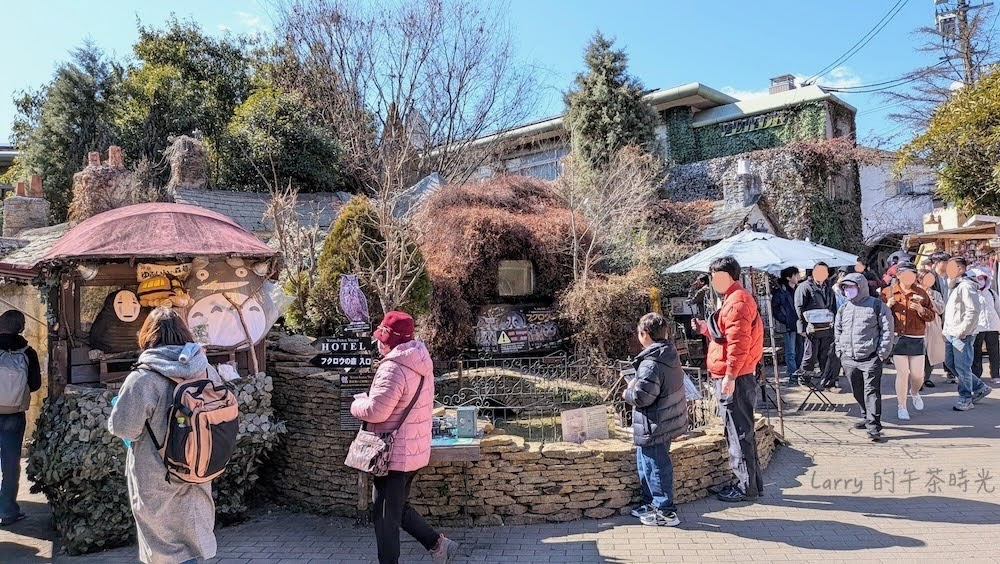 由布院「湯布院花卉村」，園區東側入口處有一座英式田園風情的鴨子池塘
